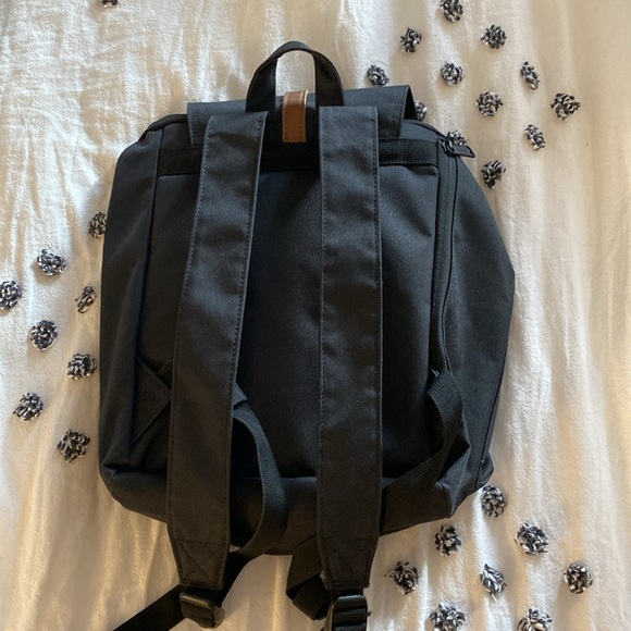 Hershel backpack, excellent lightly used a handful of times:) - Picture 2 of 3